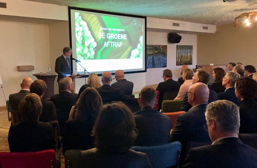 NBA-voorzitter Marco van der Vegte spreekt de zaal toe tijdens de nieuwjaarsbijeenkomst van de NBA op 21 januari 2020