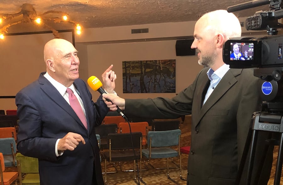 Lucas Geusebroek (NBA) in gesprek met professor Matthijs Schouten