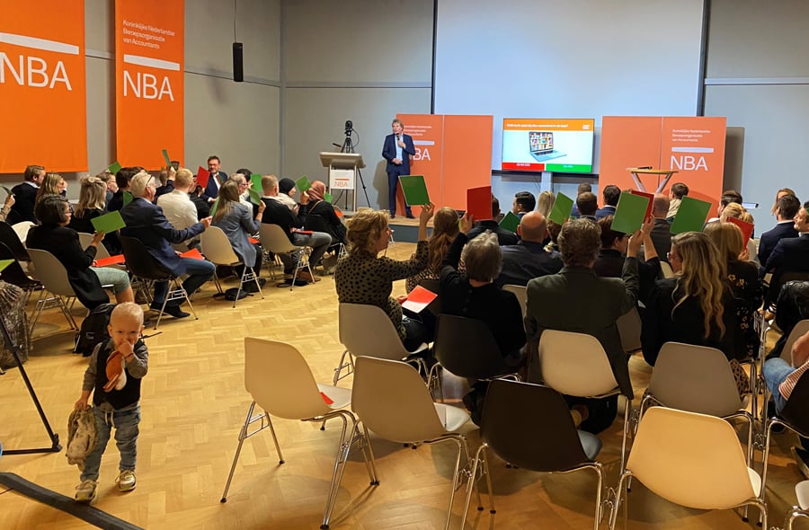 Zicht op de zaal tijdens de diploma-uitreiking bij de NBA op 5 november 2021