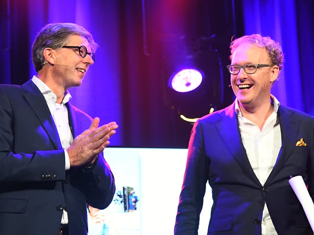 Marco van der Vegte en Rens de Jong op het podium tijdens de Accountantsdag 2019