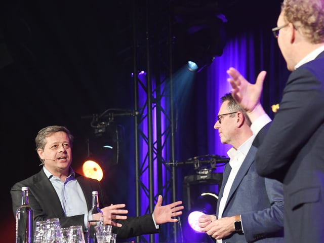 Mike de Boer, Ruud Hendriks en Rens de Jong op het podium tijdens de Accountantsdag 2019