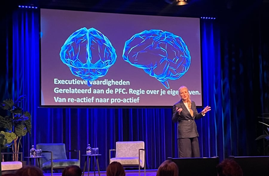 Margriet Sitskoorn sprekend op het podium tijdens het Impactdebat op 16 oktober 2024